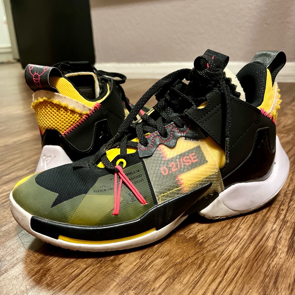 Boys Y6 Nike Jordan Why Not Zero.2 SE GS Shoe Black Crimson-Amarillo CK0494-002